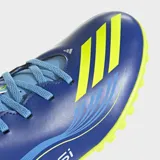 Championes de fútbol Adidas F50 Messi Club, color azul con detalles en amarillo.