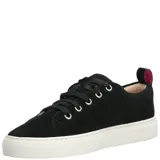 Zapatillas bajas color verde oliva, de cuero descarne, con cordones de cinta al tono y suela blanca.