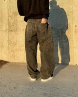 Pantalón jean baggy color gris (negro gastado) con corte mega baggy.
