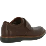 Zapato de cuero negro con ajuste de velcro, forro textil y plantilla de cuero y algodón orgánico. Suela de goma EVA con cortes para mayor flexibilidad.