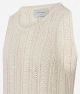 Musculosa de algodón color crema con cuello redondo y textura calada tipo ganchillo en franjas verticales.