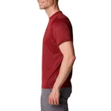 Remera deportiva Columbia Hike Crew color borgoña, de corte clásico y manga corta, con logo estampado en el pecho. Confeccionada en poliéster con tecnología Omni-Wick para absorción de la humedad y control de olores.