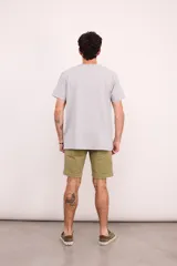 Camiseta negra de manga corta con logo Brixton estampado en el pecho en color celeste.