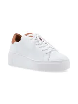 Sneaker Adelaida de cuero graneado color verde oliva, con cordones de algodón y suela elevada color crema.