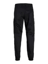 Pantalón jogger negro con bolsillos cargo, cintura elástica con cordón ajustable y puños acanalados.