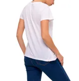 Remera blanca de algodón con logo de la marca CAT estampado en plateado en el pecho.