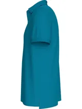 Chomba azul de Tommy Hilfiger, modelo 1985, de corte regular, con cuello tipo chomba, cartera de dos botones, logo bordado en el pecho y detalles distintivos de la marca. Confeccionada en mezcla de algodón y poliéster.