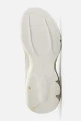 Zapatilla deportiva tipo running de color negro, perteneciente a la colección especial Origins. Presenta una parte superior confeccionada en una combinación de cuero con acabado de gamuza y tejido transpirable. Cuenta con una suela de volumen con diseño irregular y cierre mediante cordones.