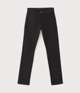 Pantalón masculino de sarga color beige, corte slim, con cierre de botón y cremallera, trabillas en la cintura y bolsillos delanteros y traseros.