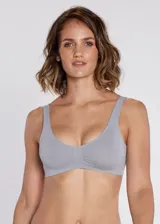 Soutien de microfibra sin costura tipo top, color gris. Sin aro ni copa, con bretel ancho.
