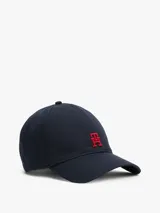 Gorra de béisbol azul marino de algodón con logo TH bordado en rojo en el frente. Tiene seis paneles, ojales de ventilación y hebilla metálica ajustable en la parte trasera.