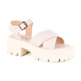 Sandalias color crema con plataforma track y tiras cruzadas.
