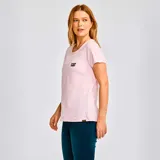 Remera rosa de algodón con cuello redondo y mangas cortas. Logo de CAT estampado en el pecho.