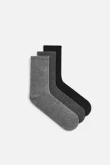 Pack de tres pares de calcetines tejidos en hilatura con mezcla de algodón y acabado en rib.
