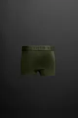 Pack de tres bóxers color verde militar con cintura elástica con logo de la marca. Efecto lavado.