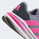Championes de running Adidas Galaxy 7, color gris con tres franjas laterales en rosa vibrante y detalles en el talón y cuello en gris oscuro. Cuentan con mediasuela Cloudfoam blanca y detalles en rosa degradado.