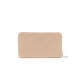 Billetera grande color taupe de símil cuero con cierre perimetral. Tiene 16 compartimentos internos y un bolsillo con cierre.
