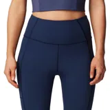 Calza deportiva negra de tiro alto, confeccionada en poliéster reciclado y elastano, con tecnología Omni-Wick™ y bolsillo lateral en la pierna.