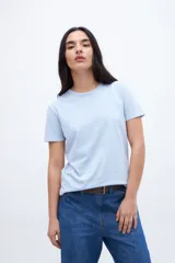 Remera color durazno de algodón lavado con textura extra suave y calce ajustado.