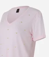 Blusa roja de viscosa con escote en V y corazones metalizados aplicados.