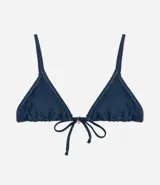 Top de bikini triangular fruncido, en microfibra y con pespuntes contrastantes.