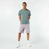 Camiseta verde de algodón con cuello redondo y mangas cortas.