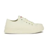 Championes urbanos Pony color blanco con suela gruesa.