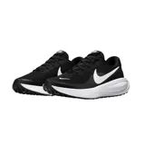Championes de running Nike Revolution 8, color negro con detalles en blanco. Capellada de malla transpirable y suela con ranuras flexibles.