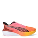 Championes de running Puma modelo Darter Pro para hombre, color negro con detalles en plateado y blanco. Cuentan con una parte superior de malla transpirable, entresuela Profoam para amortiguación reactiva y cierre de cordones.