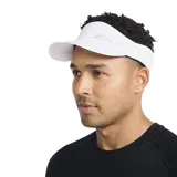 Visera ligera para correr, con ala semicurvada y banda para el sudor que absorbe la humedad, ideal para actividades físicas.
