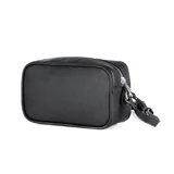 Bandolera negra rectangular de símil cuero, con correa larga regulable y cierre superior.