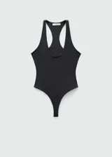 Body negro de tejido punto circular, con cuello escotado y tirantes anchos.