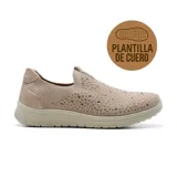 Zapatilla urbana color beige, con capellada tejida con pequeños apliques brillantes, sin cordones y con plantilla de cuero.