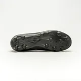 Championes de fútbol Umbro Neo Striker negros con logo blanco.