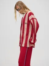 Cardigan a rayas verticales en colores pastel, con botones metalizados y logo bordado.