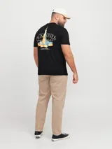 Remera negra de manga corta con cuello redondo y estampado en la espalda de la Estatua de la Libertad con el logo de Jack & Jones.
