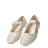 Ballerinas negras de terciopelo con correa sobre el empeine y hebilla plateada.