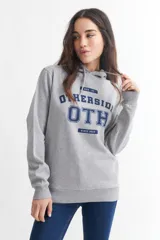 Hoodie gris con capucha y cordones ajustables. Estampado frontal con la palabra 'OTHERSIDE' y las siglas 'OTH' en azul marino.