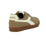 Championes Diadora Bamtelo color marrón con detalles en beige y suela marrón.