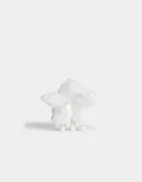 Broche blanco con forma de flor.