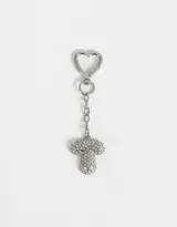 Llavero con dije de la letra T con strass y argolla click en forma de corazón.