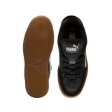 Championes Puma Park Lifestyle SK8 blancos con detalles en negro, gris y suela color caramelo.