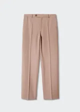 Pantalón de vestir color beige, de corte recto, con bolsillos laterales y traseros. Se ajusta a la cintura con botón y cierre.