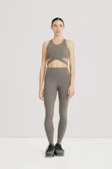 Calza larga de lycra negra de tiro alto y cintura doble.
