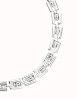 Collar plateado de aleación de metales con eslabones rectangulares dobles.