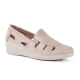 Zapato casual Korium Confort Rhonda color rosa con detalles calados y plataforma baja.