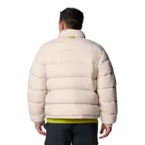 Campera puffer reversible color beige con cuello alto y cierre frontal con botones a presión. Tiene bolsillos laterales con doble entrada y puños elásticos.