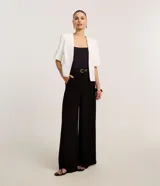 Body negro sin mangas, confeccionado en microfibra, con breteles finos, escote en U y cierre en la entrepierna.