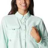 Camisa de pesca Columbia Bahama de manga larga color azul marino, con cuello abotonado, dos bolsillos frontales con cierre de velcro, ventilación en la espalda y tecnología Omni-Shade UPF 30.