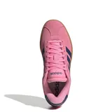 Championes Adidas VL Court Bold de mujer, color rosa con detalles en azul marino y suela marrón de plataforma. Confeccionados en gamuza y cuero.